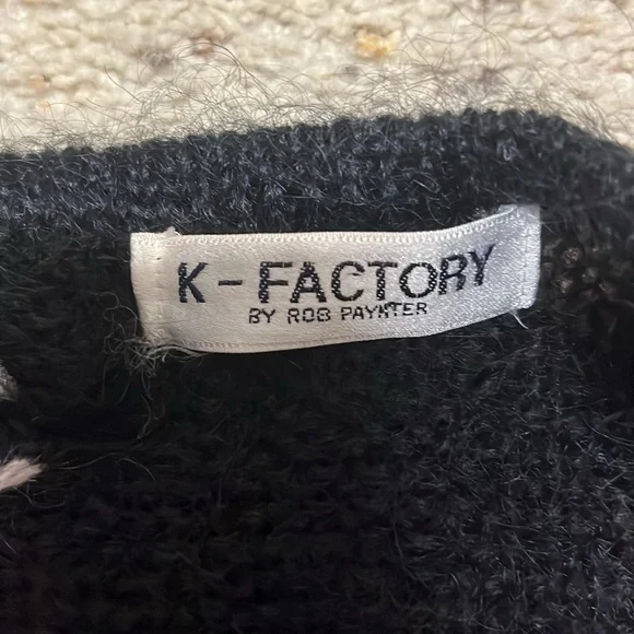 Vintage K-Factory by Rob Paynter Black Sweater with pink roses One Size - Picture 5 of 9